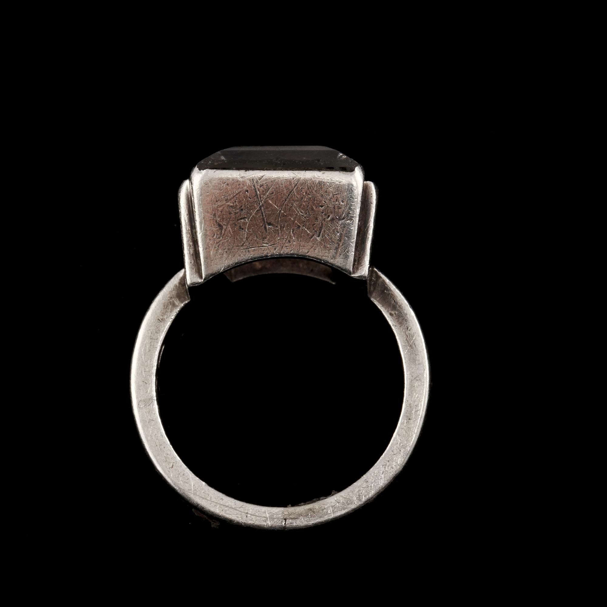 RING, sterlingsilver med fasettslipd bergkristall Wiwen Nilsson, Lund, 1958. Vikt 6 g.