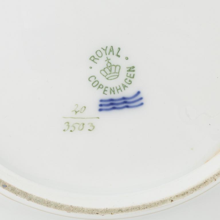 Skålfat, porslin. Royal Copenhagen, "Flora Danica", Danmark, 1900-tal.