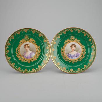 TALLRIKAR, 12 st, porslin. Tallrikarna, Sèvres 1804-1809, porträtten ca 1800-talets mitt.