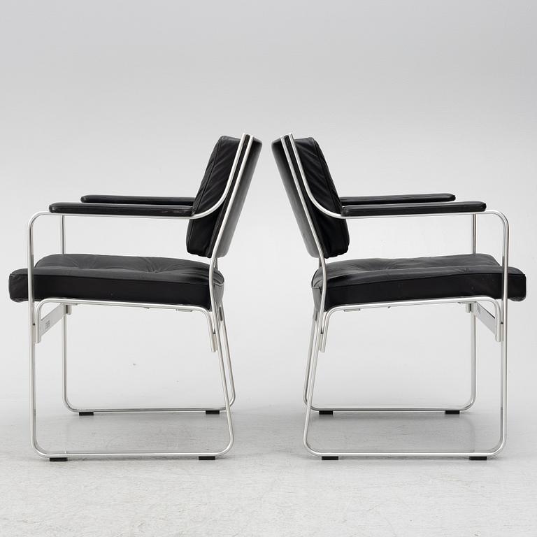 Karl Erik Ekselius, karmstolar/ fåtöljer ett par "Mondo" för JOC möbler sent 1900-tal.