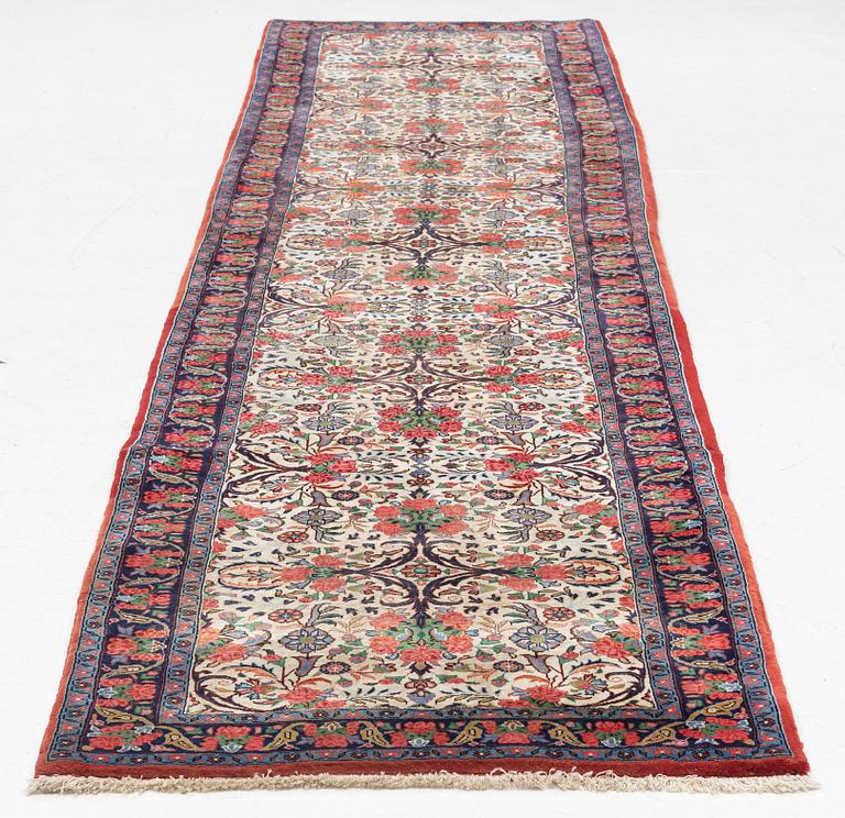 Rug, Bidjar, approx. 378 x 78 cm.