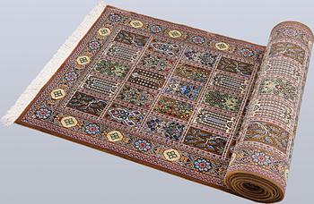 A Gohm runner, approx. 397 x 83 cm.