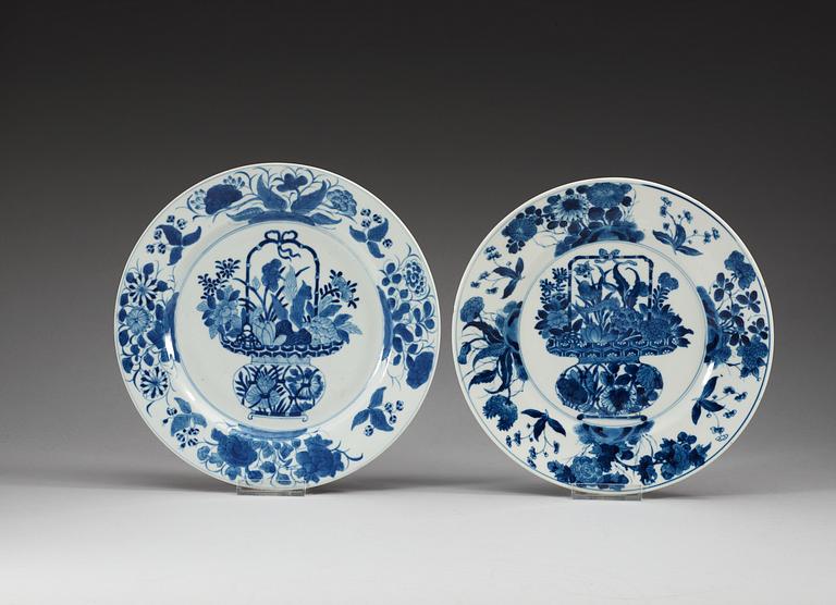 A set of eight odd blue and white dishes, Qing dynasty, Kangxi (1662-1722).