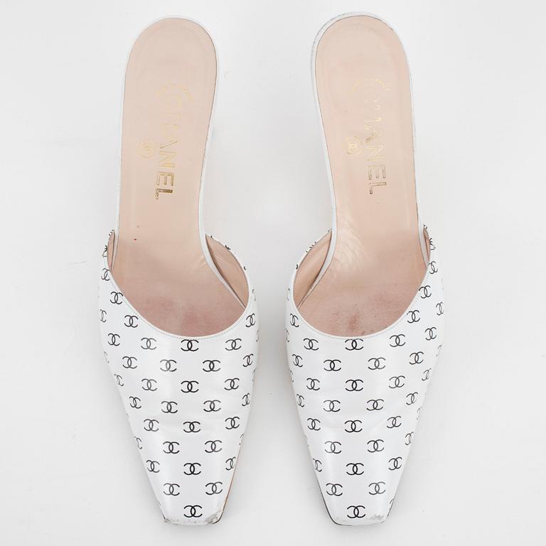 Chanel, SKOR, ett par slip-in, Chanel.