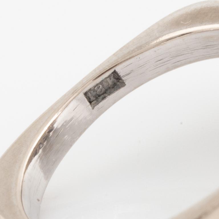 Brilliant cut diamond ring.