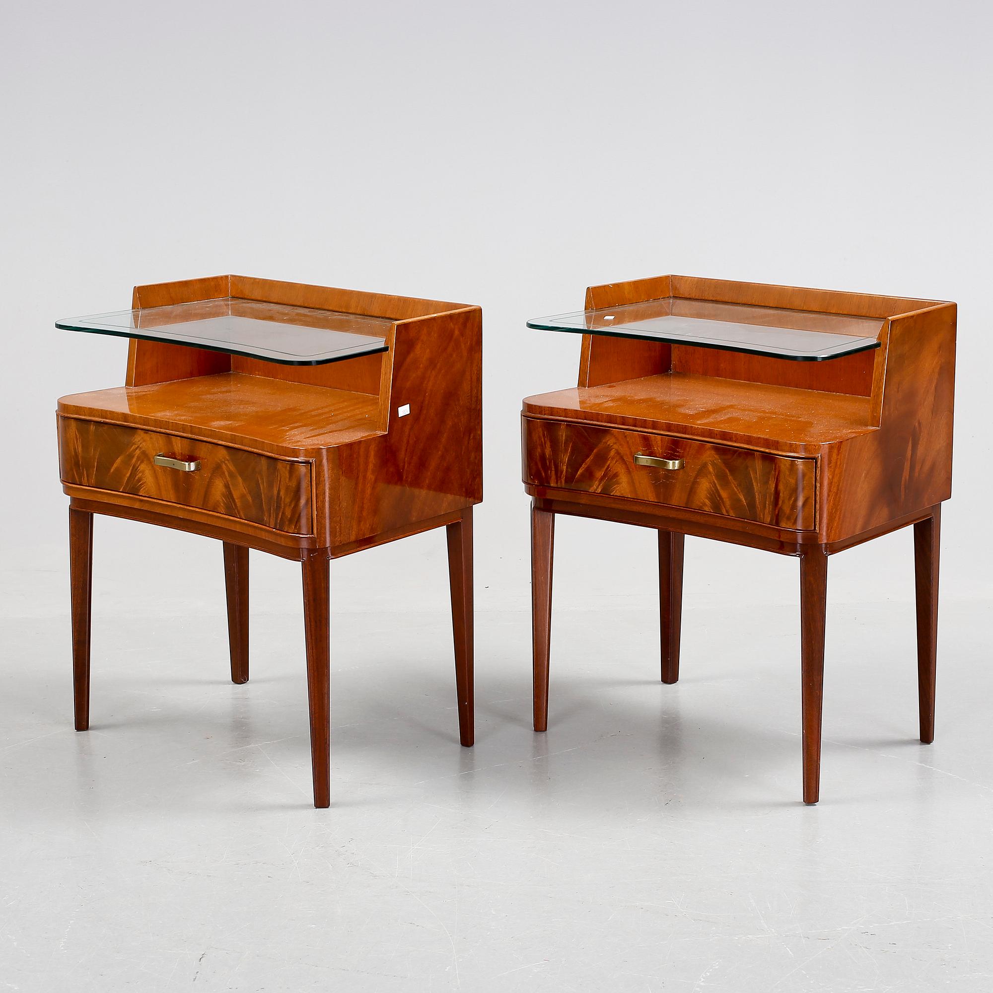 SÄNGBORD, ett par, 1930/40-tal.