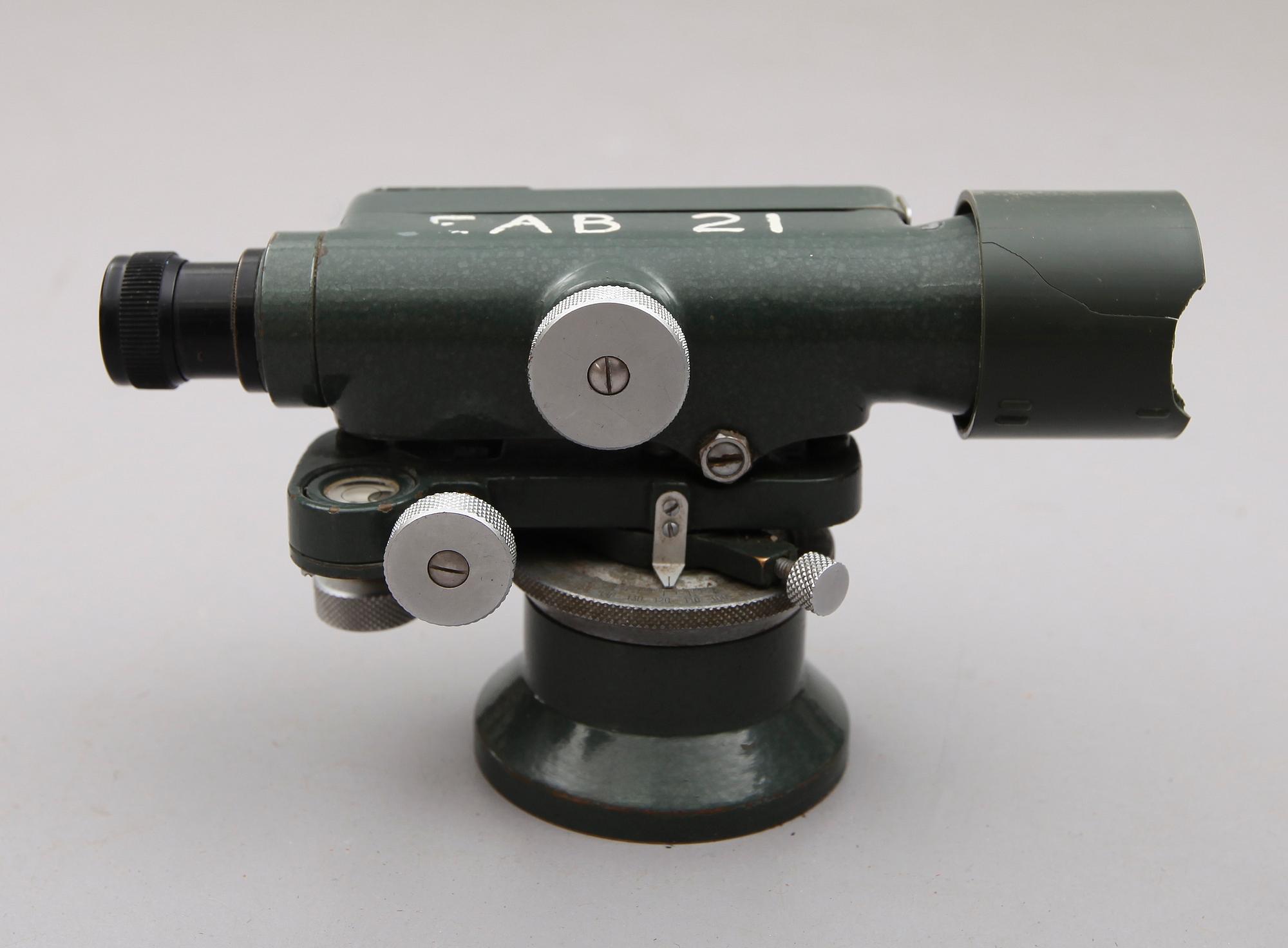 MÄTINSTRUMENT, 2 st, England, 1900-talets första hälft.