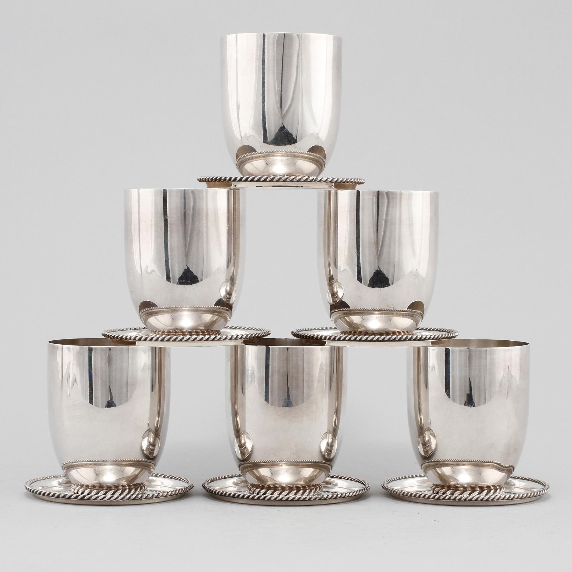 MUGGAR, 6 st samt COASTERS, 6 st, silver, 1900-tal. Vikt 980 g.