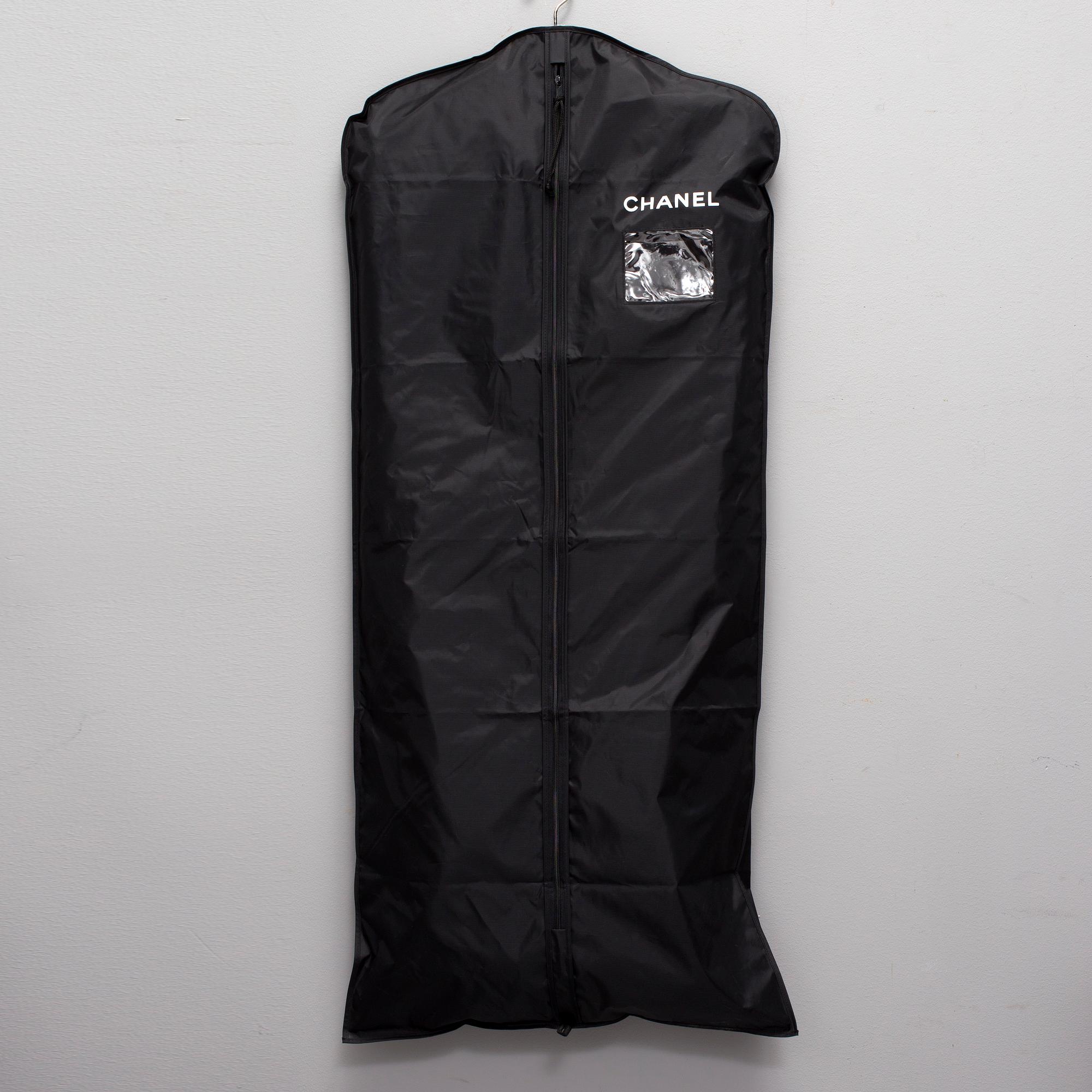 A cashmere Chanel Boutique coat, French size 38.