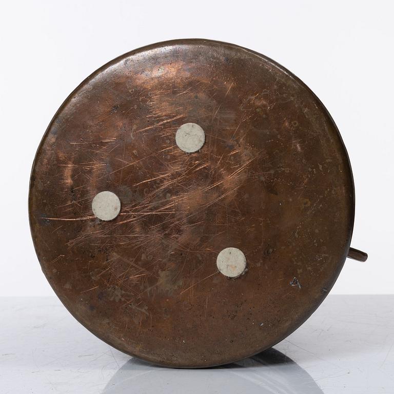 A set of three Swedish copper cauldrons, 18th / early 19th century.