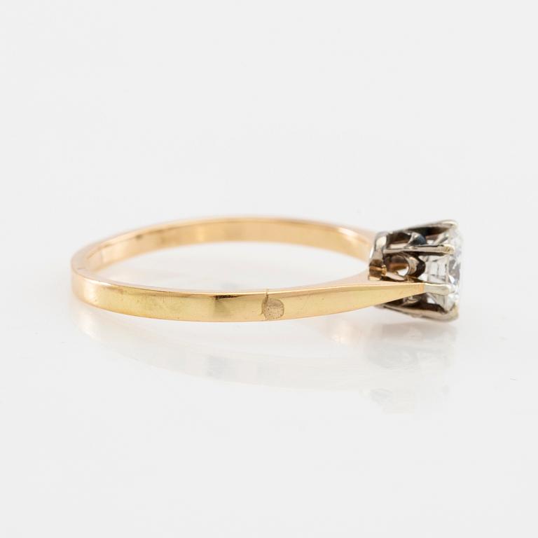 Solitaire ring in 18K rose and white gold with a round brilliant-cut diamond, Per-G Forslund Malmö 1986.