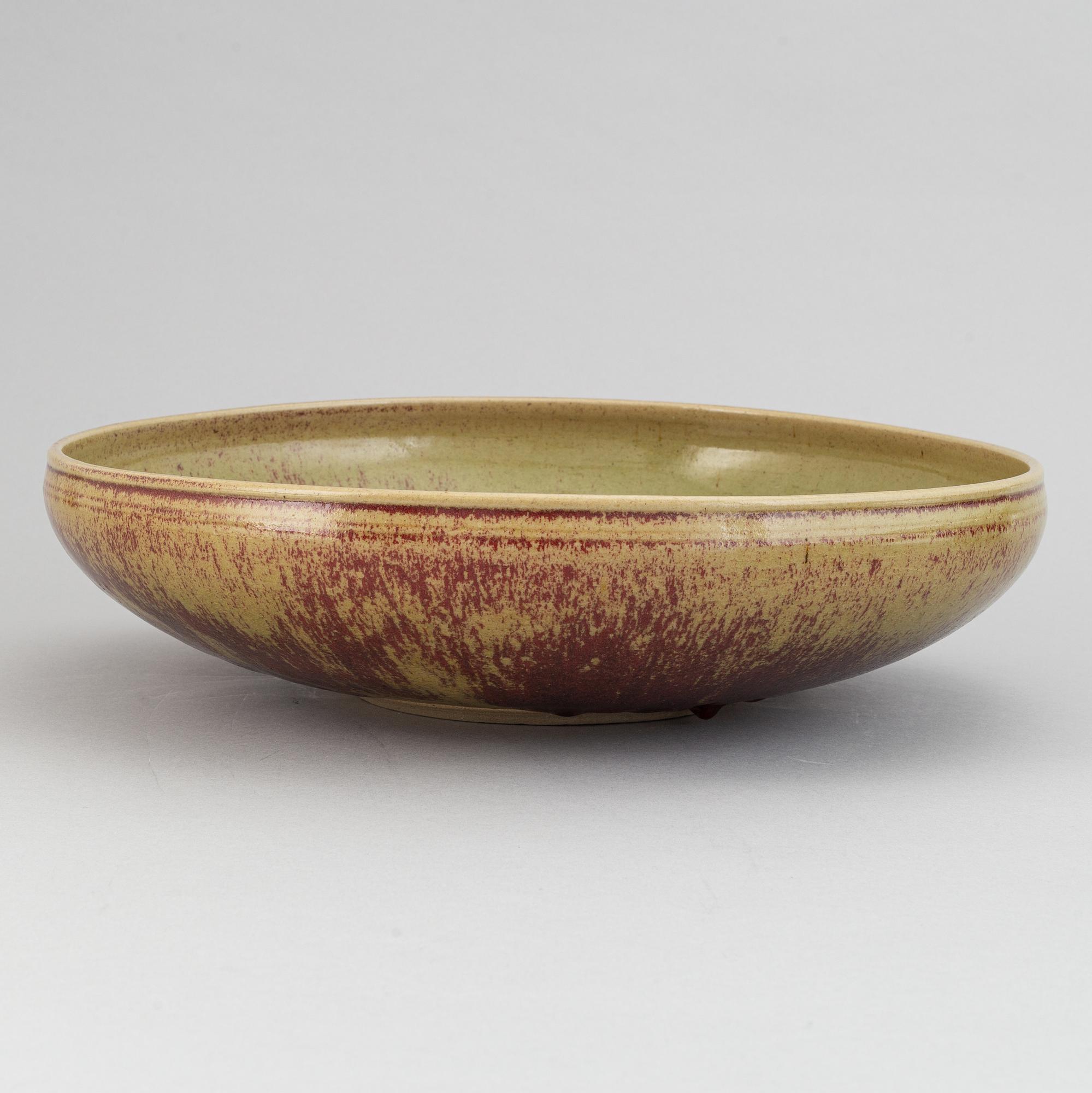 Henning Nilsson, a set of three stoneware bowls for Höganäs, 1966, 1969 and 1984.