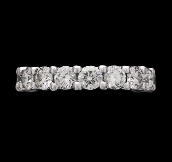 1051. RING, sk eternityring, briljantslipade diamanter, tot. 3.40 cts.