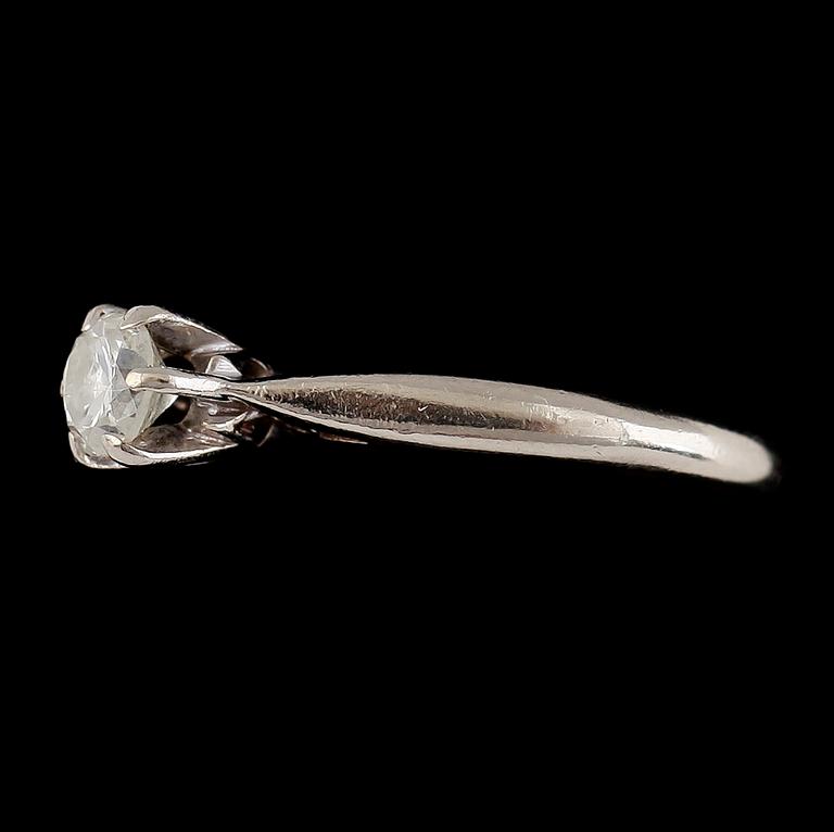 RING, 14K vitguld, briljantslipad diamant ca 0.34 ct. Vikt ca 2 g.
