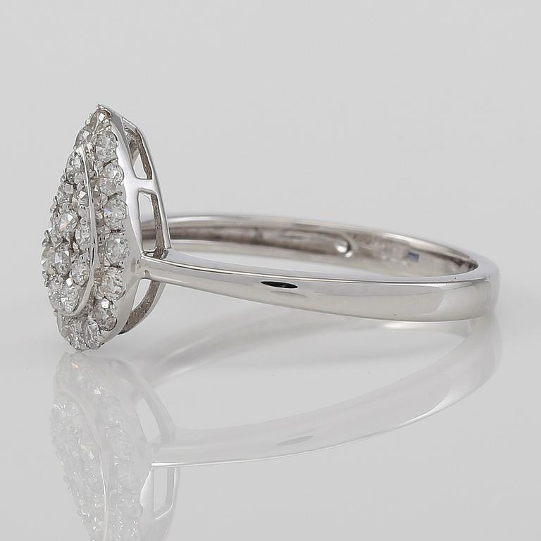 RING, 18K vitguld och diamanter tot ca 0.37 ct.