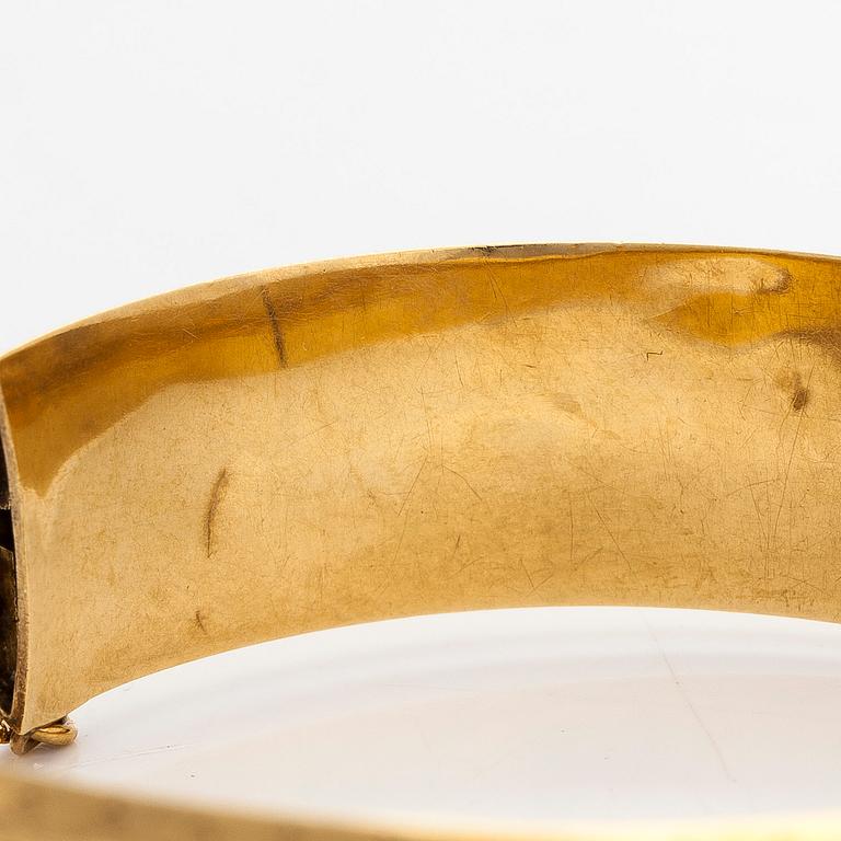 An 18K gold bangle, Anders Wilhelm Felixzon, Loviisa, Finland 1869.