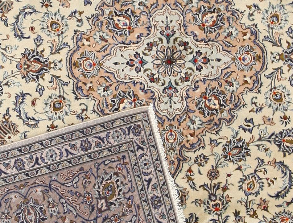 MATTA, Keshan, old, ca 400 x 317 cm.