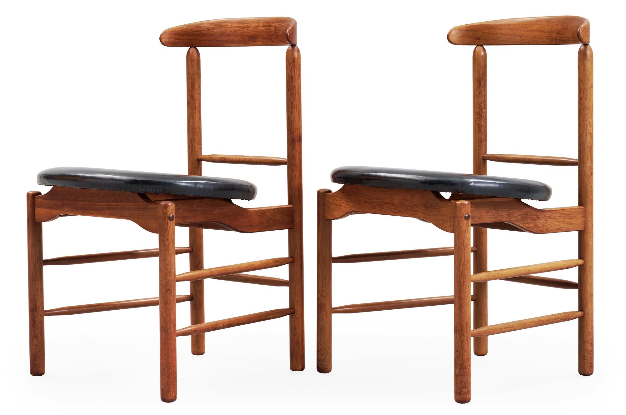 A pair of Greta Magnusson Grossman walnut and artificial leather chairs, for Glenn of California, USA 1950's.