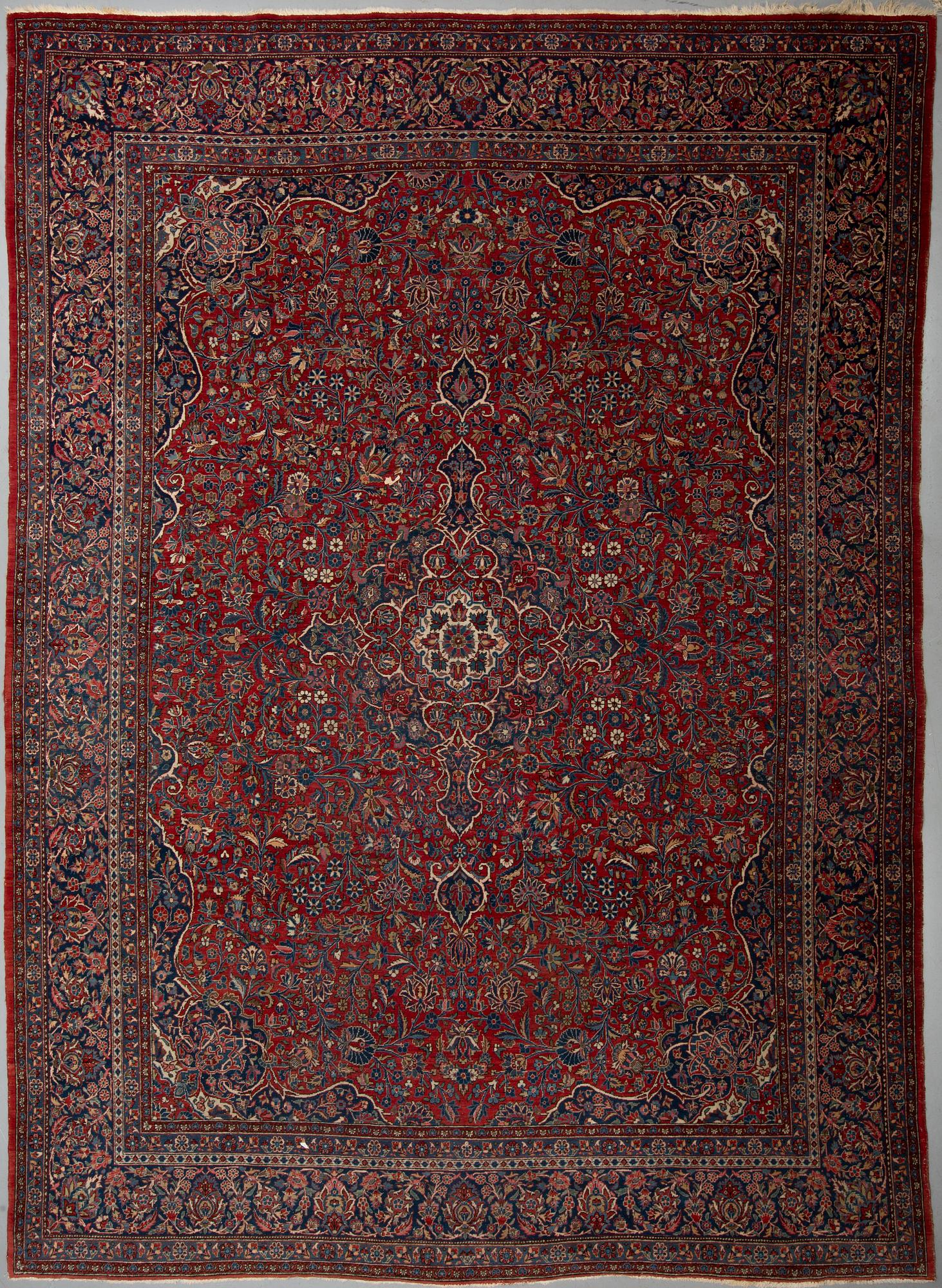 A carpet, semi-antique Kashan, ca 424,5 x 308 cm.