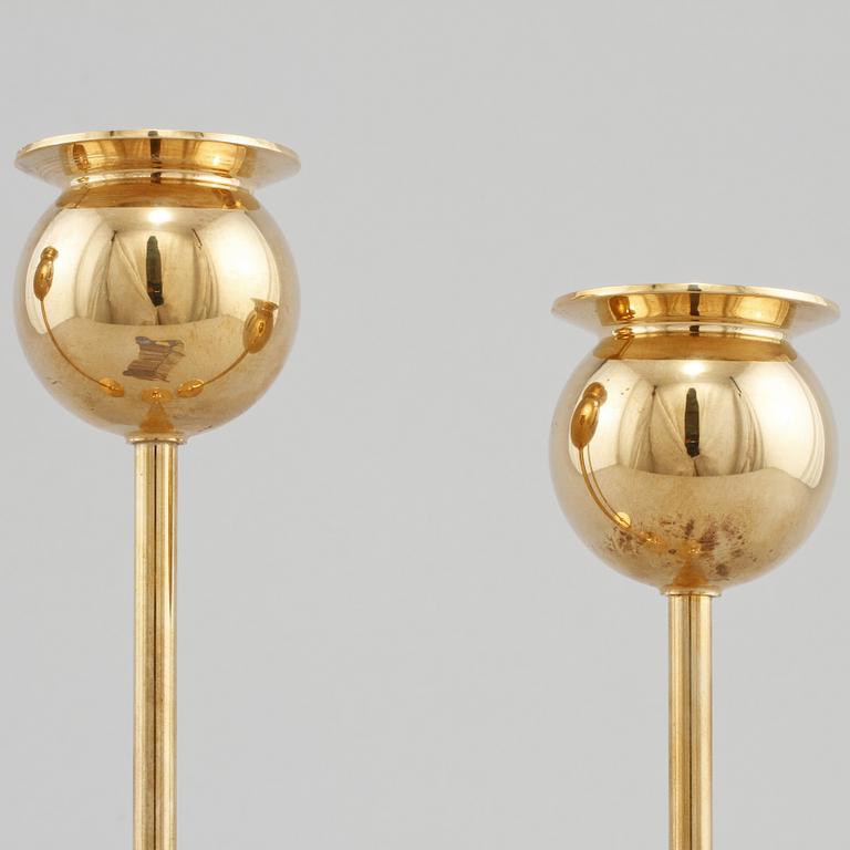LJUSSTAKAR, 3 st, mässing, "Tulpan", Pierre Forsell, Skultuna, 1900-talets andra hälft.