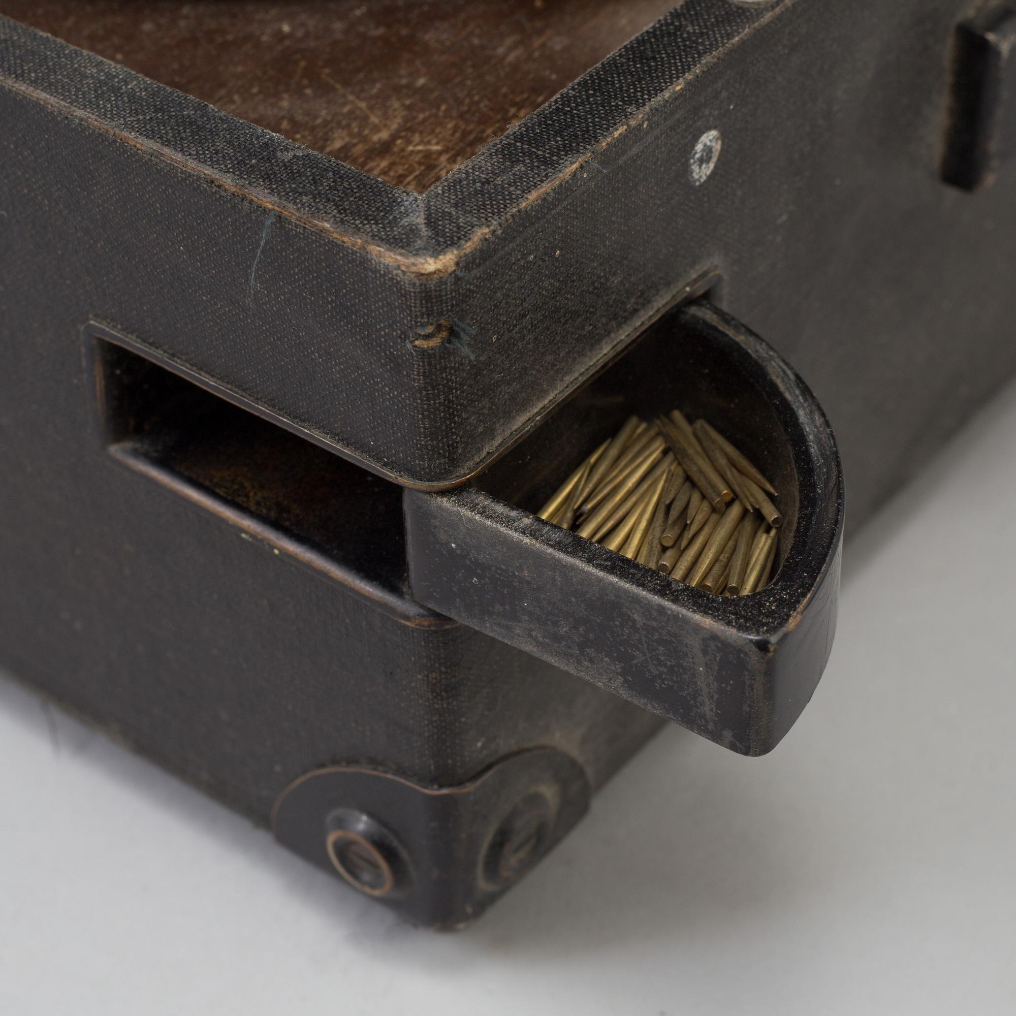 RESEGRAMMOFON, His Masters Voice, Tyskland, 1900-talets första hälft.