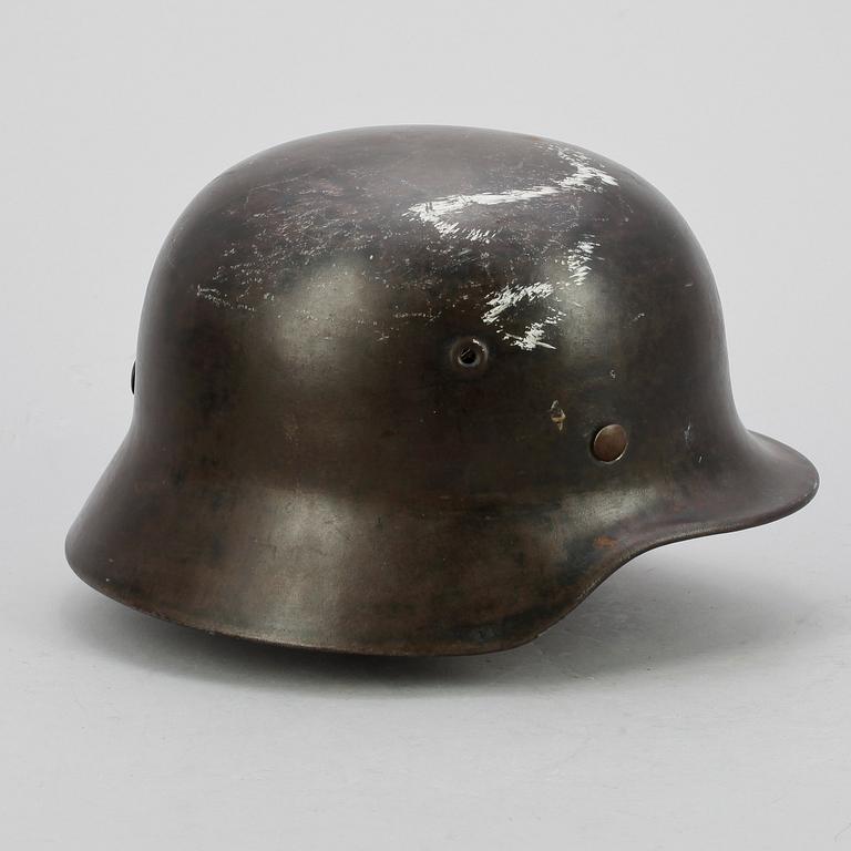 HJÄLM, metall, "M 42", Tyskland, 1900-talets första hälft.