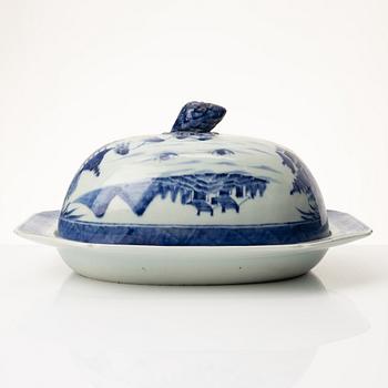 Karott med huv, porslin. Kina, Qianlong (1736-95)/Jiaqing (1796-1820).