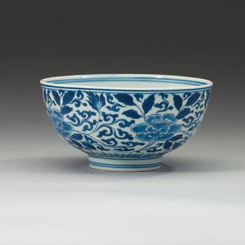 A blue and white bowl, Qing dynasty Kangxi (1662-1722). With Kangxis six characters mark and of the period.