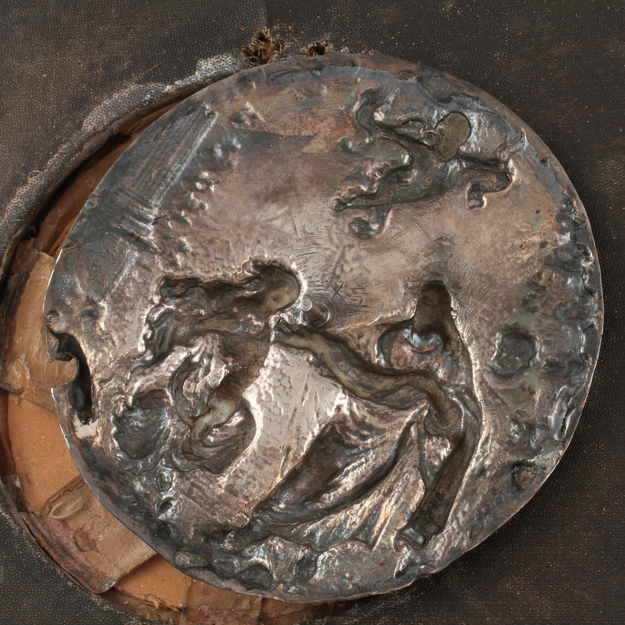 PLAKETT, delvis silver, 1800-tal.