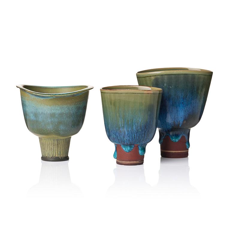Wilhelm Kåge, a set of three Farsta stoneware footed bowls, Gustavsberg Studio 1950s.
