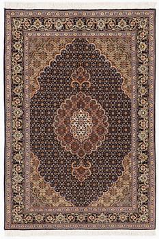 An oriental rug, ca 148 x 103 cm.