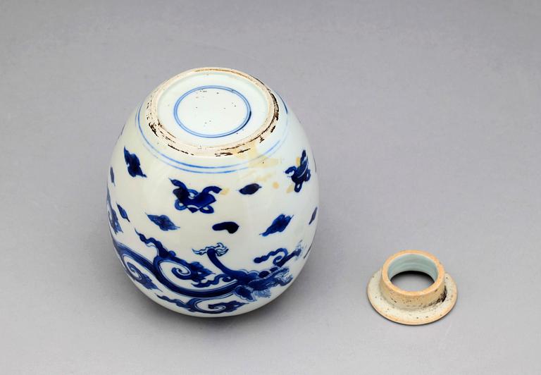 URNA, porslin, Kina, Ming-stil, 1800-tal.