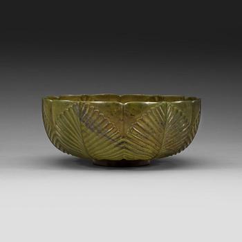 128. A thinly-carved translucent spinach jade of lobed and barbed hexafoil form, Qing dynasty
19th century.