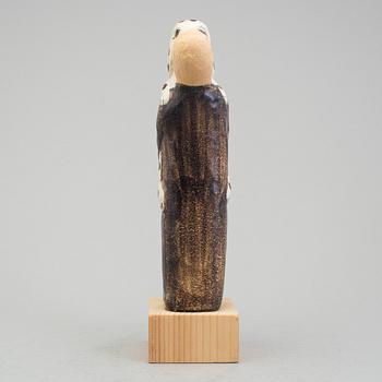 LISA LARSON, figurin i stengods "Mannen med hunden". K-studion i Gustavsberg. Numrerad 537/600.