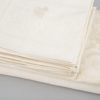 1+1 linen table cloths and 12 linen napkins.
