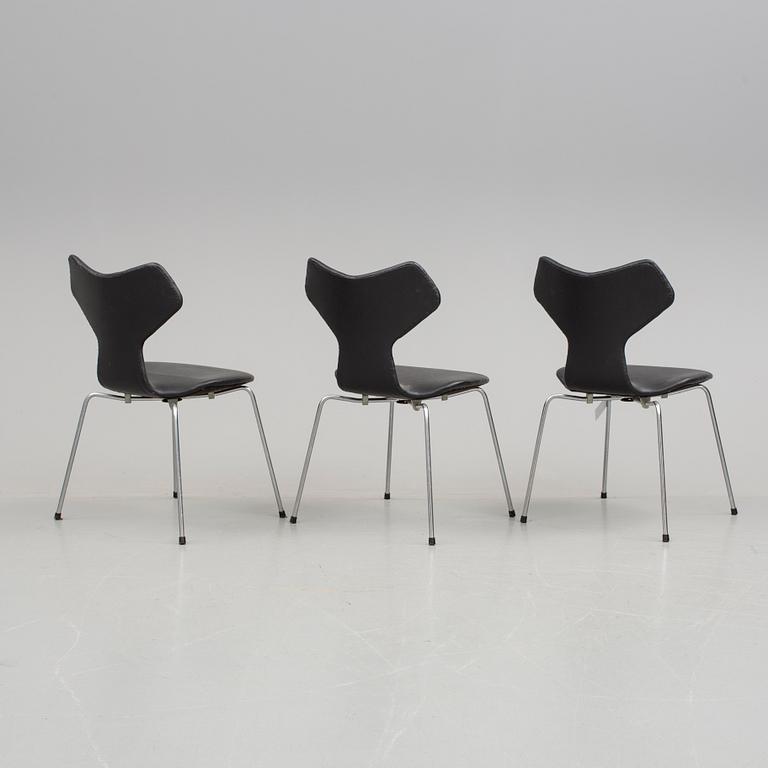 STOLAR, 3 stycken, "Grand Prix", Arne Jacobsen, 1900-talets andra hälft. Modellen formgiven 1955.