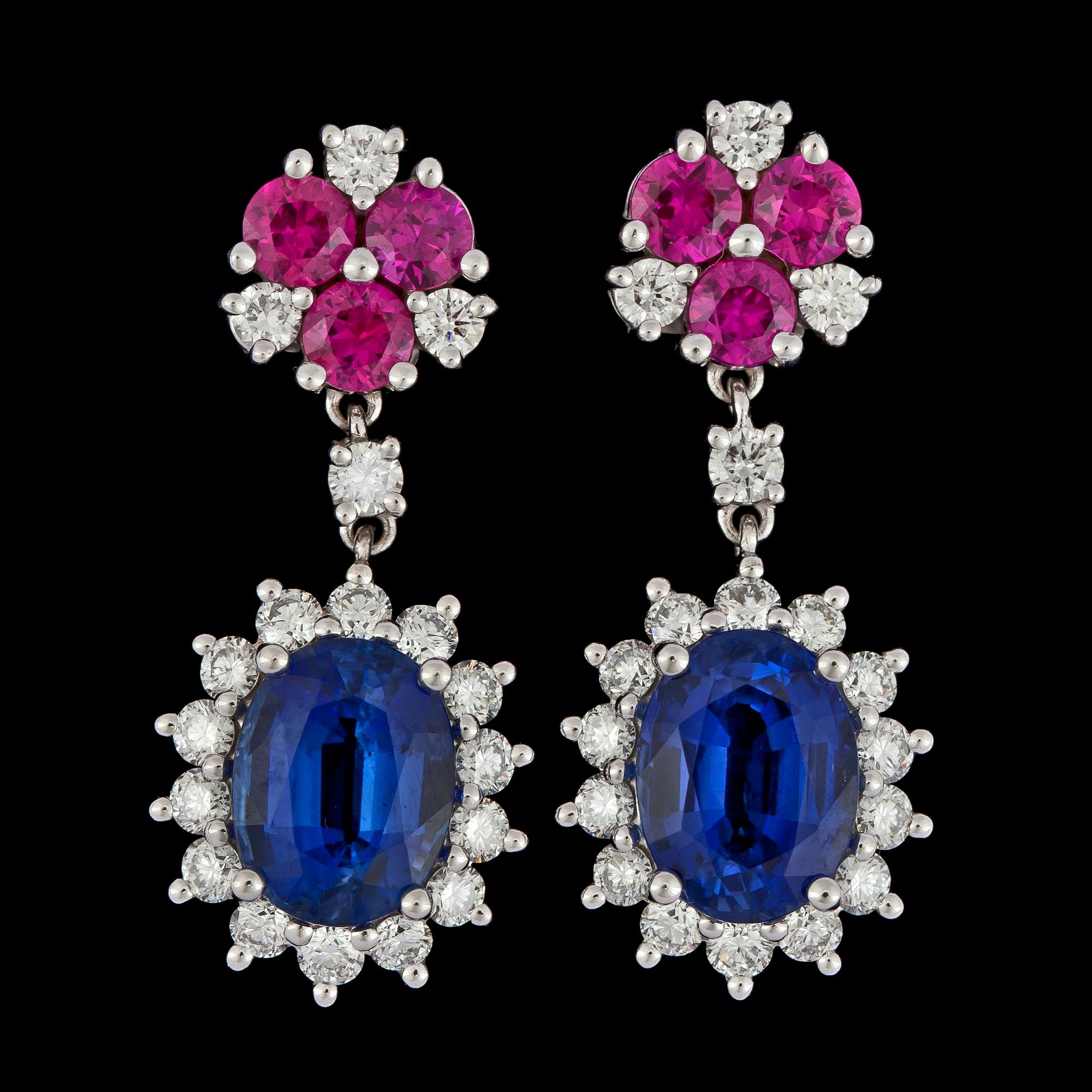 ÖRHÄNGEN, fasettslipade kyaniter, tot. 5.26 ct, och briljantslipade diamanter, tot. 1.35 ct.