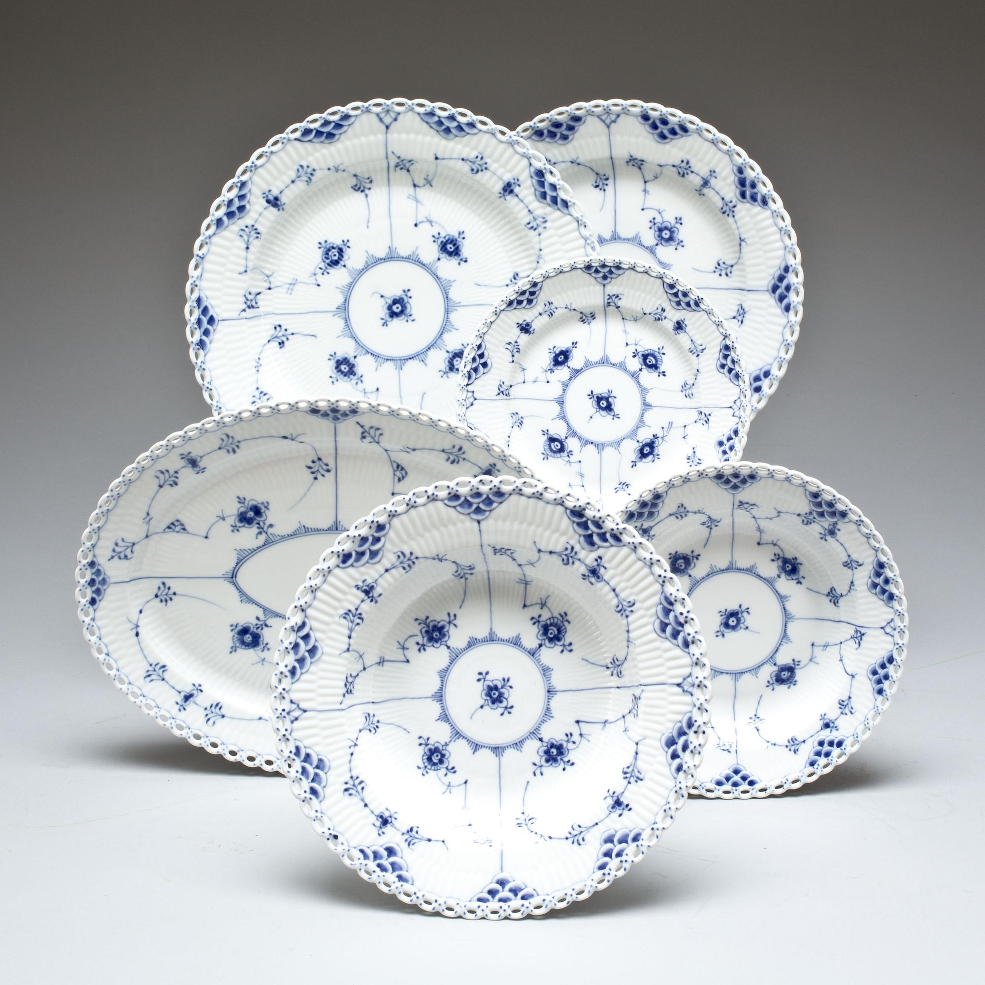 SERVISDELAR, porslin, 31 delar,"Musselmalet", Royal Copenhagen.