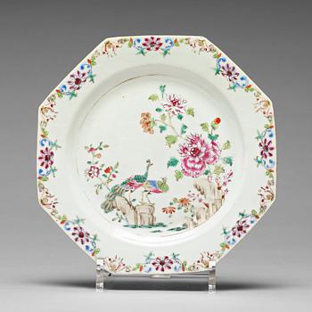 811. A set of nine 'double peacock' dinner plates, Qing dynastin, Qianlong (1736-95).