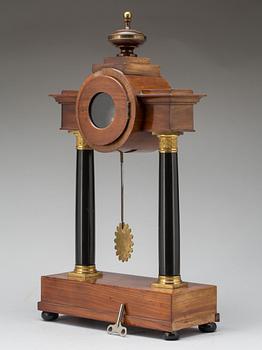 BORDSPENDYL. Urtavla märkt "Kristensen? Kiobenhavn". Empire,1800-talets första del.