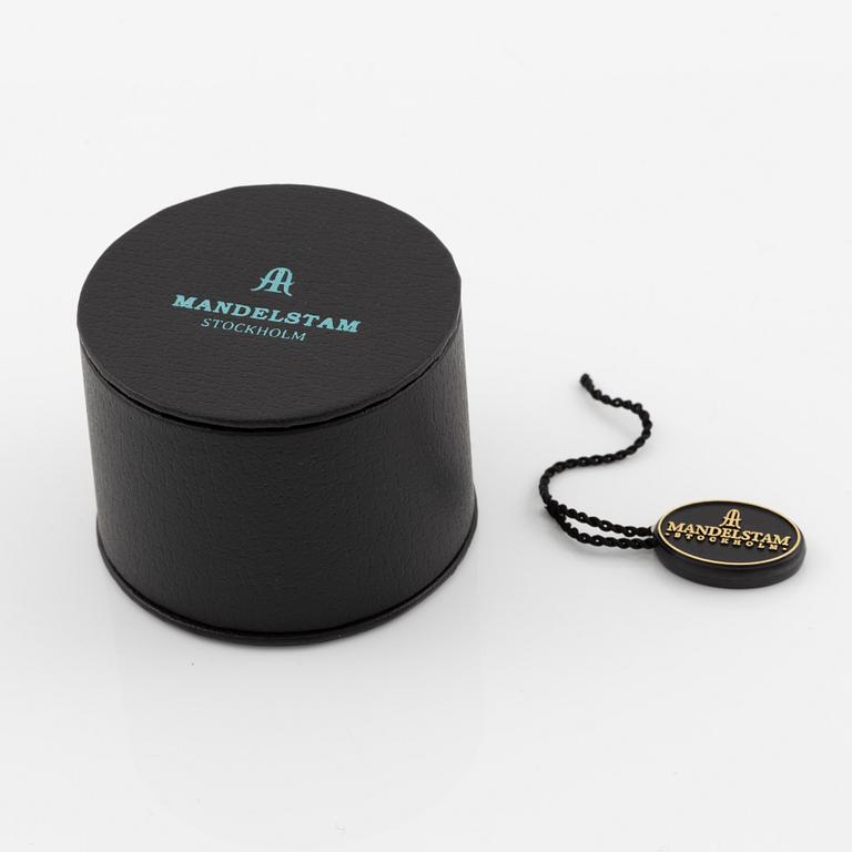 Ring, Mandelstam, 18K guld med cabochonslipad blå turmalin, apatiter och briljantslipade diamanter.