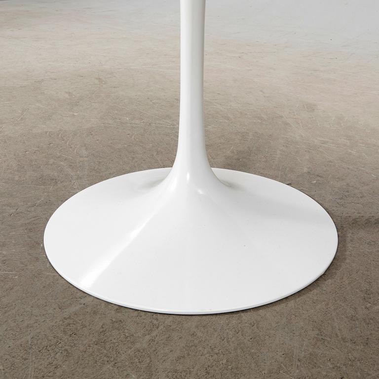 Eero Saarinen, a marble 'Tulip' dining table for Knoll International.