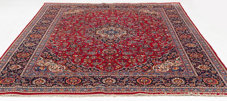 A carpet, Old Kashan, 379 x 267 cm.