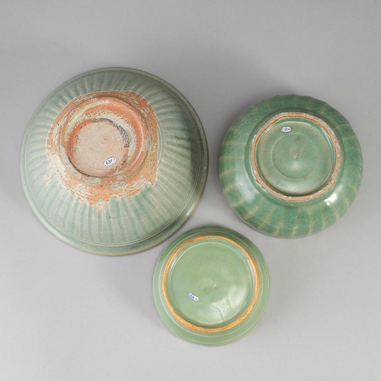 SKÅLAR, tre stycken, keramik. Sydostasien, troligen 1500/1600-tal.