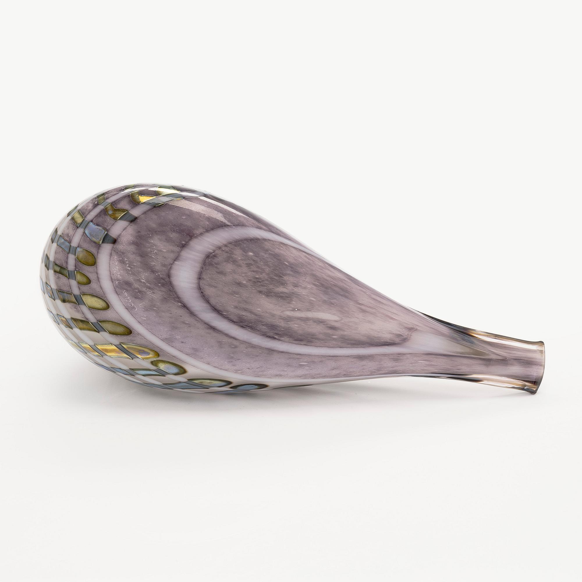 Oiva Toikka, a glass bird signed Oiva Toikka Nuutajärvi Notsjö 342/5000.