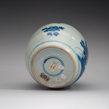 A blue and white jar, Qing dynasty, Qianlong (1736-95).