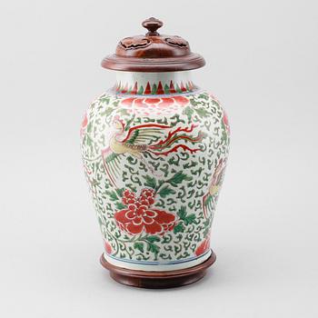 A wucai jar, Mingdynasty, 17th Century.