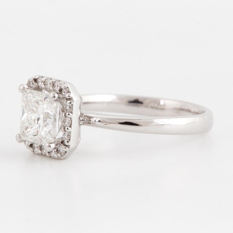 RING, med prinsesslipad diamant 1,50 ct, certifikat IGI.