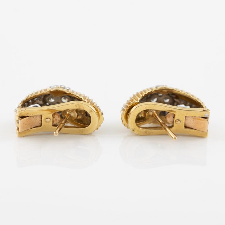 Hoop earrings, 18K gold with octagonal-cut diamonds.