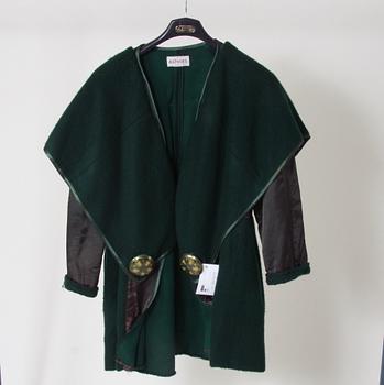 PARTI KLÄDER, 3 delar.
Proveniens: Git Gay.